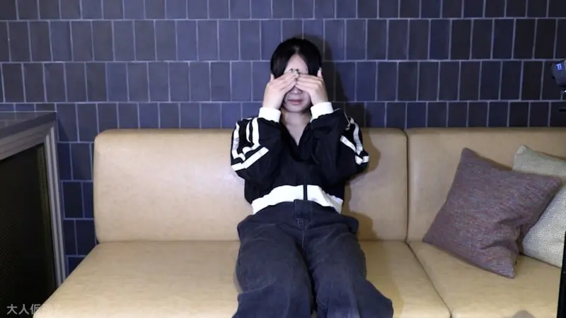 FC2-PPV-4777960 【素人初撮り】さくら(18) フェラもしたことない可愛い素人。口をあけさせて中年の唾液を飲ませる。膣内撮影し初中出し。アナルもかわいかったので貫通し中出ししました。