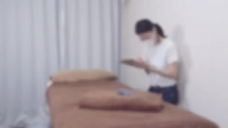 FC2-PPV-4782497 10/26迄半額！【無/半ナマ】背が高く、少し地味めで真面目そうなOLさんが、休日に来店してくれました。初めてのオイルマッサージ体験のようです。