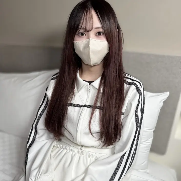 FC2-PPV-4692631 【即尺・中出し】 アイドル顔の美女はピンク乳首で尻もデカい。玄関で即尺からの、おマンコくぱぁ。えっちな体に興奮したのでオナホにして中出し。※特典あり