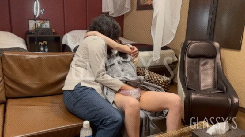 FC2-PPV-4698279 #21 日本人メガネ美女に強**中出し│GLASSY'S