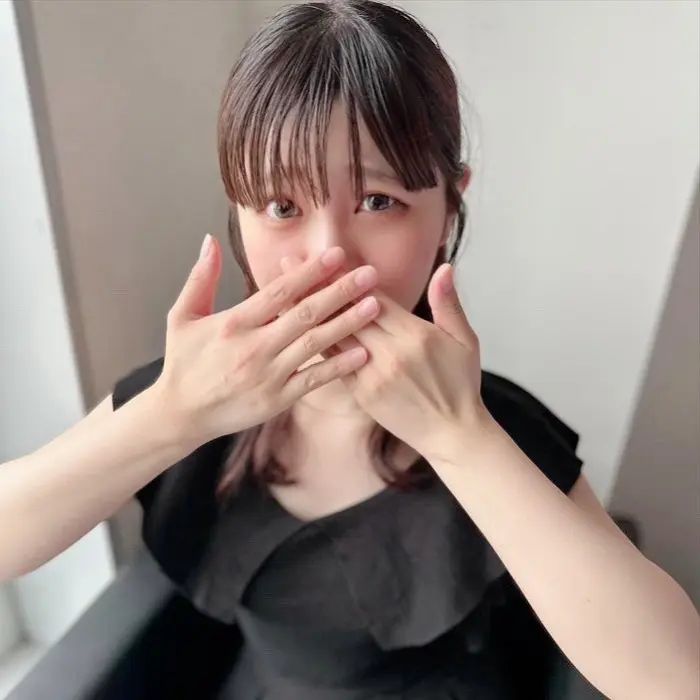 FC2-PPV-4714378 【バレたら解雇】 大手配信で人気の素人エロインフルエンサー！リスナー10万人が発狂必至の過激ガチハメSEX映像を特別公開！