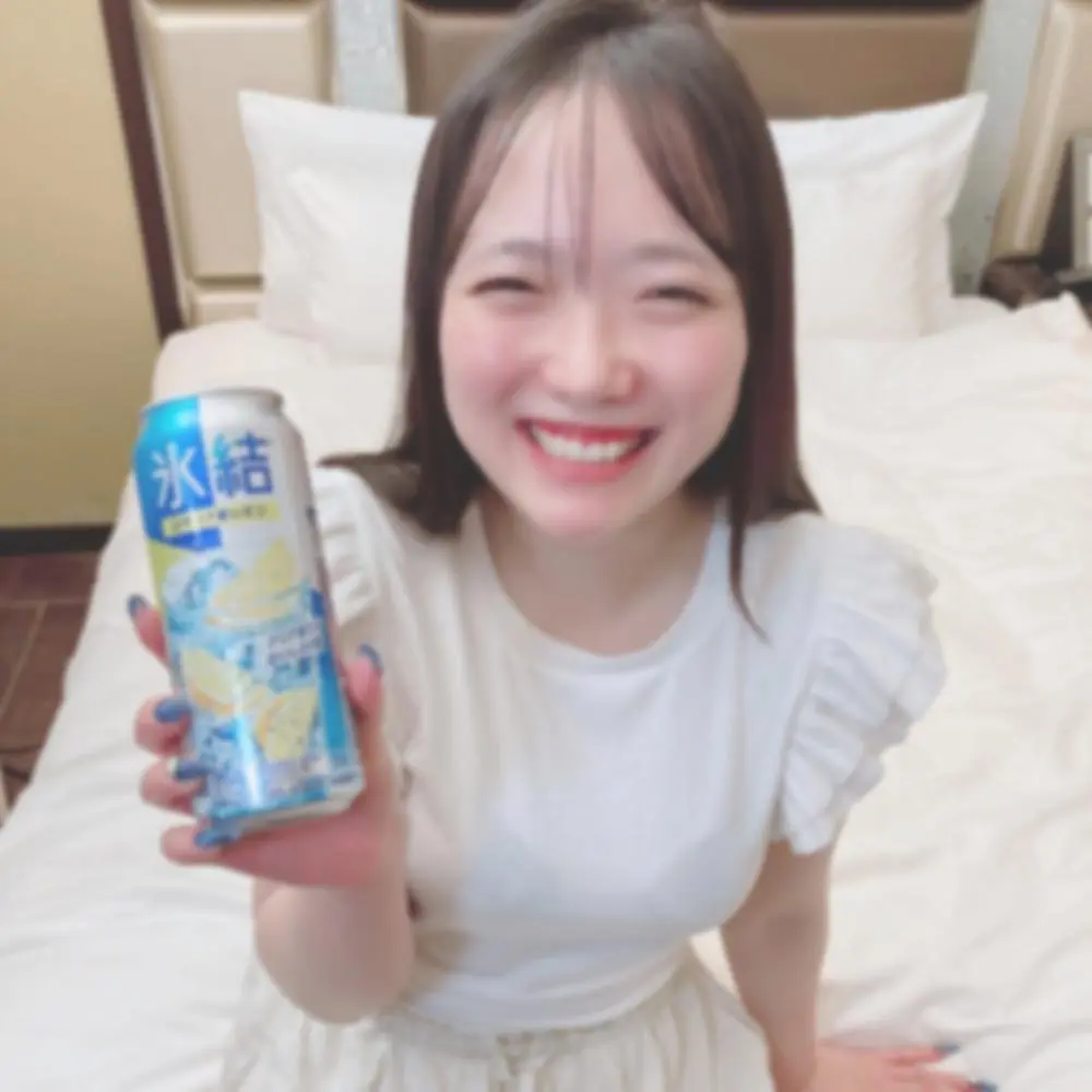 FC2-PPV-4720687 【合計３発射】 ！伝説のスプラッシュ女王！淫乱色白早漏潮吹きむす./め。己の快楽を得るため純度１００％のザーメンを搾り取る。