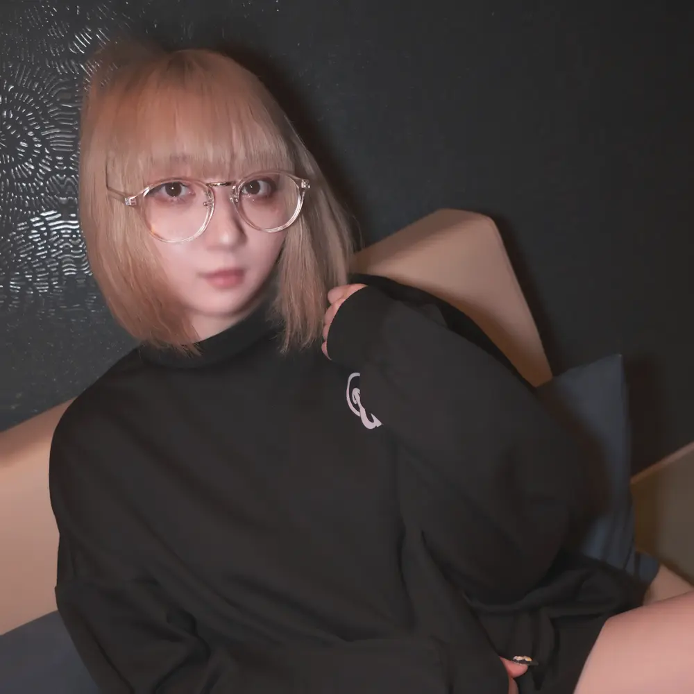 FC2-PPV-4731301 FC2-PPV-4731301 独占販売【12迄990pt】 【初撮】1/8歲専門1**声優志望。ネカフェで声を押しころしてこっそりピストン。緊張感で興奮し、締め付けのパイパンマンコに種付け。