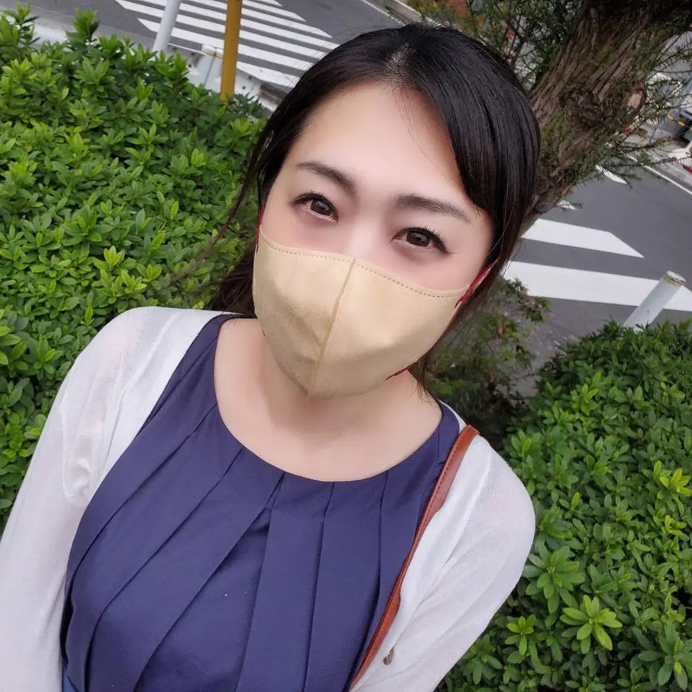 FC2-PPV-4482670 独占販売イキ潮で「ごめん。掛かっちゃった？いっぱい出ちゃった♡」不倫妻は他人棒で絶頂し放題。巨根ディルドオナニーで誘○惑する人妻に大量射精【無】