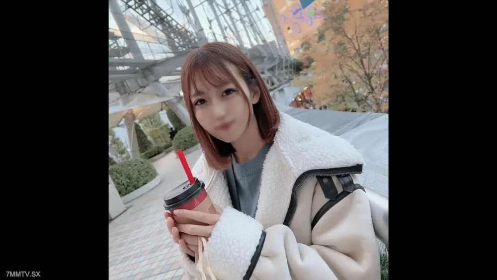 FC2-PPV-4177772 第一次拍照和露臉！ ！限時3天！ ！就讀保育學校的嬌俏可愛妹子，竟是隱藏巨乳的肉食職業生……被那差距迷倒，在纖細的F罩杯美顏上連射兩次！ ！