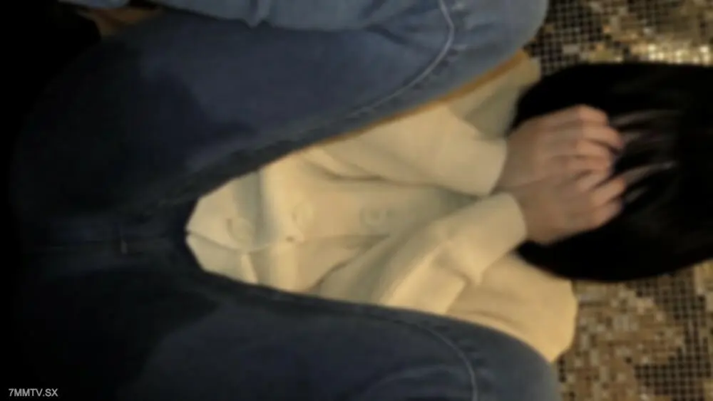 FC2-PPV-4210492 【查看〇意圖】一段引發抓捕的影片。現在的〇J.〇澪醬。我忍不住在公共場合噴了很多。儘管第二次插入讓她痛苦地翻滾，但她還是在陰道深處受精了，在那裡她體驗到了快樂。