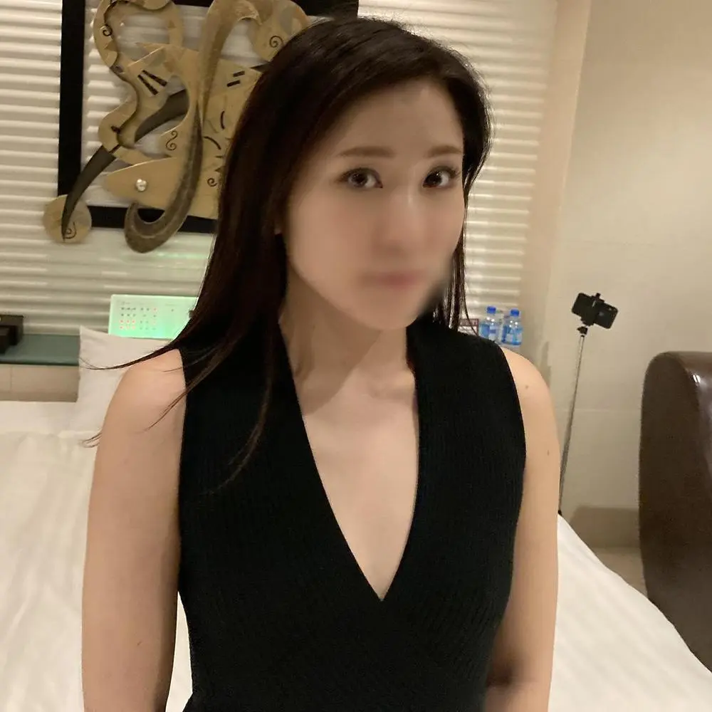 FC2-PPV-4314053 独占販売【無】 美人人妻を呼び出し、人の目を気にしながらベランダで濃厚ジュボジュボフェラを記録！欲求不満が爆発した乱れな人妻に生中出し！！