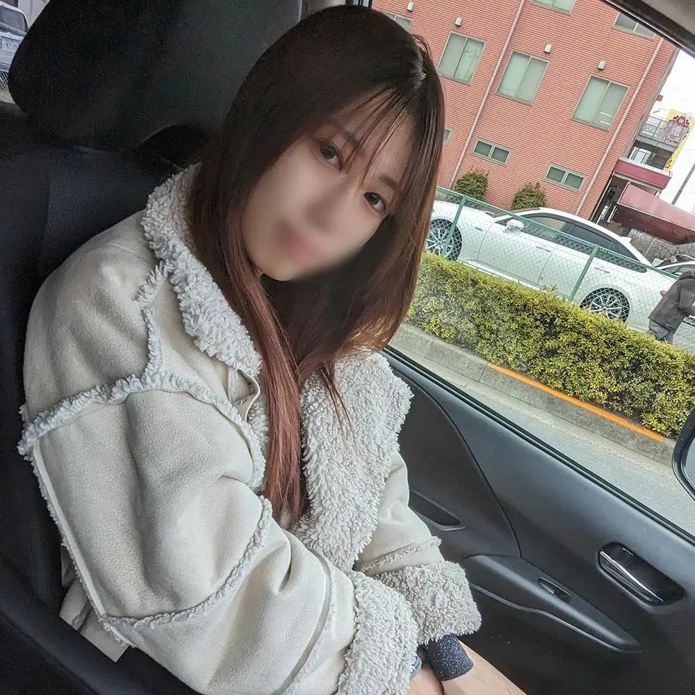 FC2-PPV-4371902 独占販売【無】 車の中でドキドキいちゃSEX！通行人がいても気にせずパッコパコ。お口に大量射精からのごっくん♡