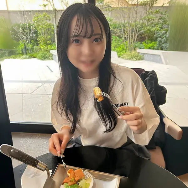 FC2-PPV-4412295 【#120】 経験少なめのアイドル顔に一目惚れしてホテルIN！！そのあとイチャラブセックスで「気持ちい///」って言いながら恥ずかしがる姿がエロ可愛すぎて、ガン突き中出ししちゃいました・・・♡両思