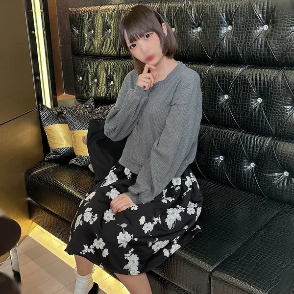 FC2-PPV-4427074 色白ショートの清楚系。おしとやかな事務員の裏の顔は乱れまくりのエロエロ美女。無毛マンコに2連続で中出しです！