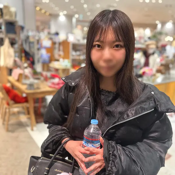 FC2-PPV-4440132 独占販売50%OFF!【無/初撮り】 ※初体験！イチゴのパンツをはいてきた経験人数ゼロのまなちゃん(18)チャラ男に好き放題され、おまけに中出しまでされる。