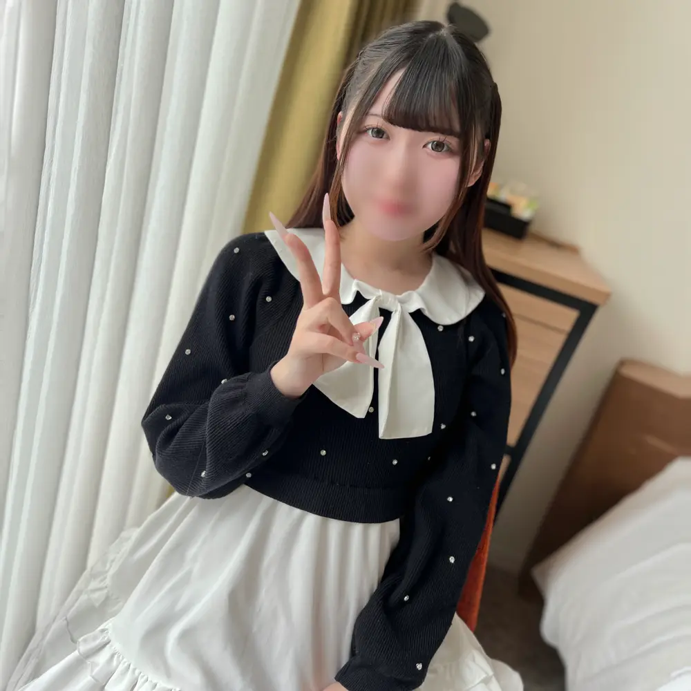 FC2-PPV-4871425 独占販売【4/20迄1290pt】 【初撮】※19歳グラビアスタイル級の色白美ボディムスメ。敏感すぎるカラダが激ピストンで絶頂を繰り返し、何度も痙攣。「奥が好き…！」とアイ液溢れ出す締め付けマンコに中出し。