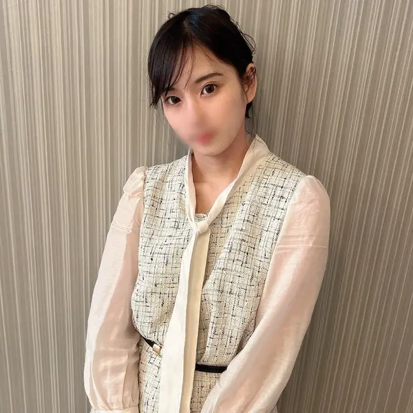 FC2-PPV-3127255 過去を語らない謎多き美●女。無我夢中のガン突きファック！ ！