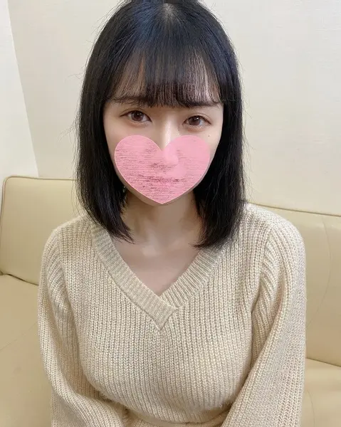 FC2-PPV-3141902 色白清楚系。 緊張しながらもカメラの前で初中出しに挑戦。