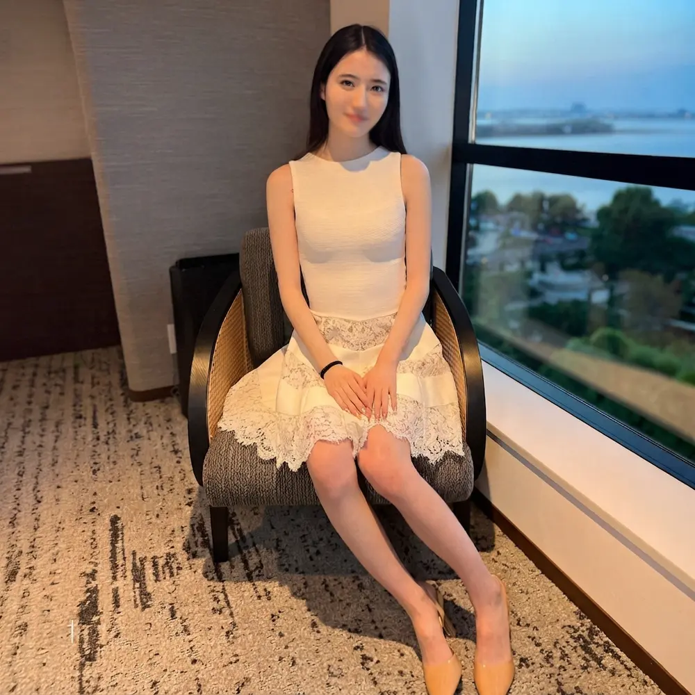 FC2-PPV-4939195 独占販売【8/5迄1290pt】 【初撮】19歳 美しすぎる色白な腹筋美ボディムスメ。カラダの相性が良すぎて激ピストンセックス中に微笑を浮かべながらイキまくる。経験少ない敏感マンコにたっぷり中出し。