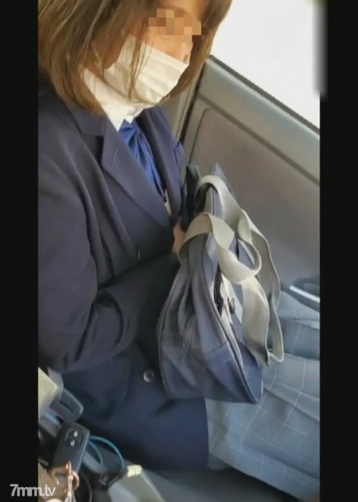 FC2-PPV-2228931 「また明日ねーばいばい」学校前でおじさんの車に乗り込みホテルへ進学高②初めての縁で無情理に中出しくらう